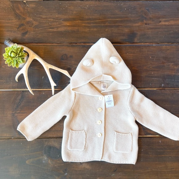 Zara distressed jeans + classic sweater bundle - Picture 4 of 4